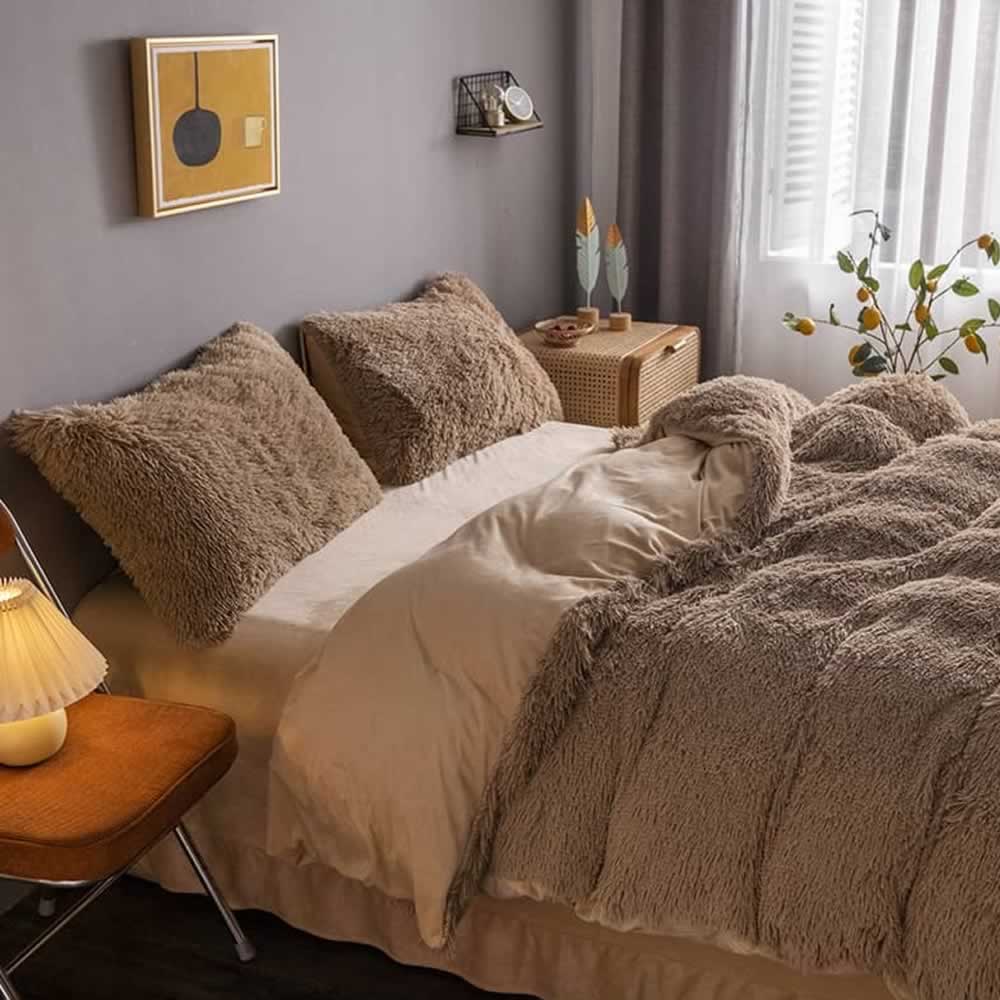 Faux Fur Comforter - UK King 4 Piece: image 3