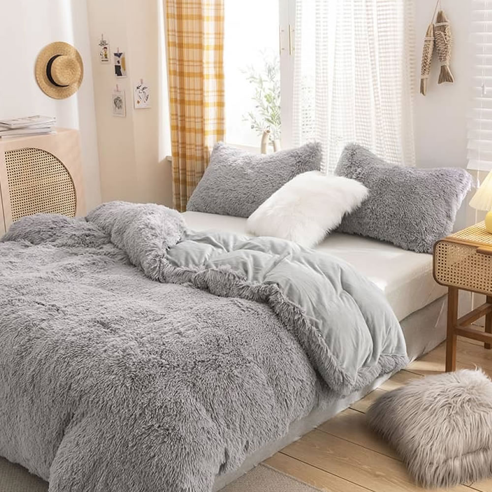 Faux Fur Comforter - UK King 4 Piece: image 4